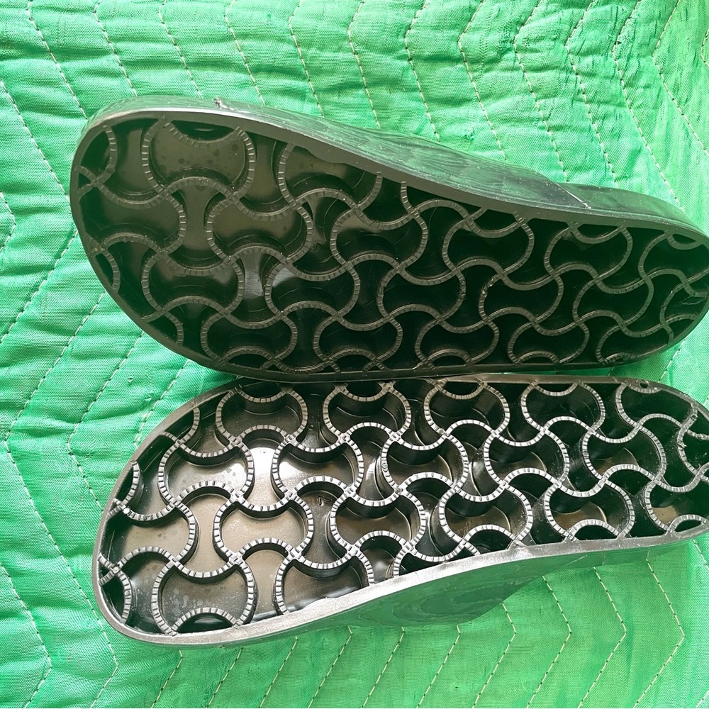 Forever 21 black plastic buckle slide sandals - Picture 5 of 5